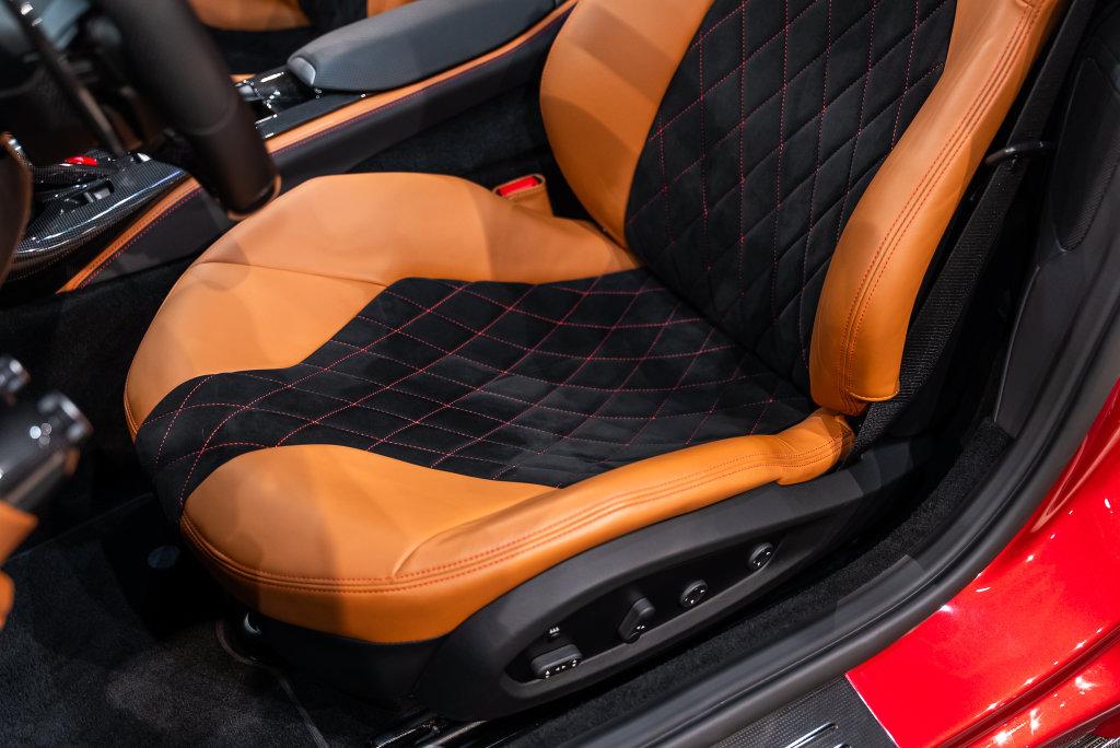 http://www.koenigseggchicago.com/galleria_images/194/194_p29_l.jpg