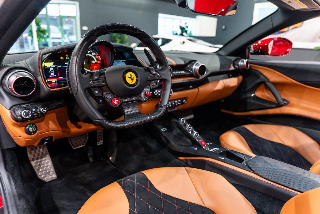 http://www.koenigseggchicago.com/galleria_images/194/194_p30_l.jpg