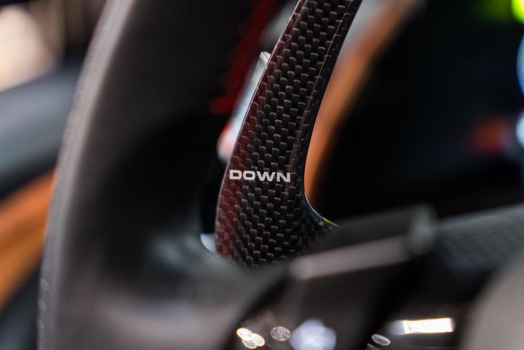 http://www.koenigseggchicago.com/galleria_images/194/194_p34_l.jpg