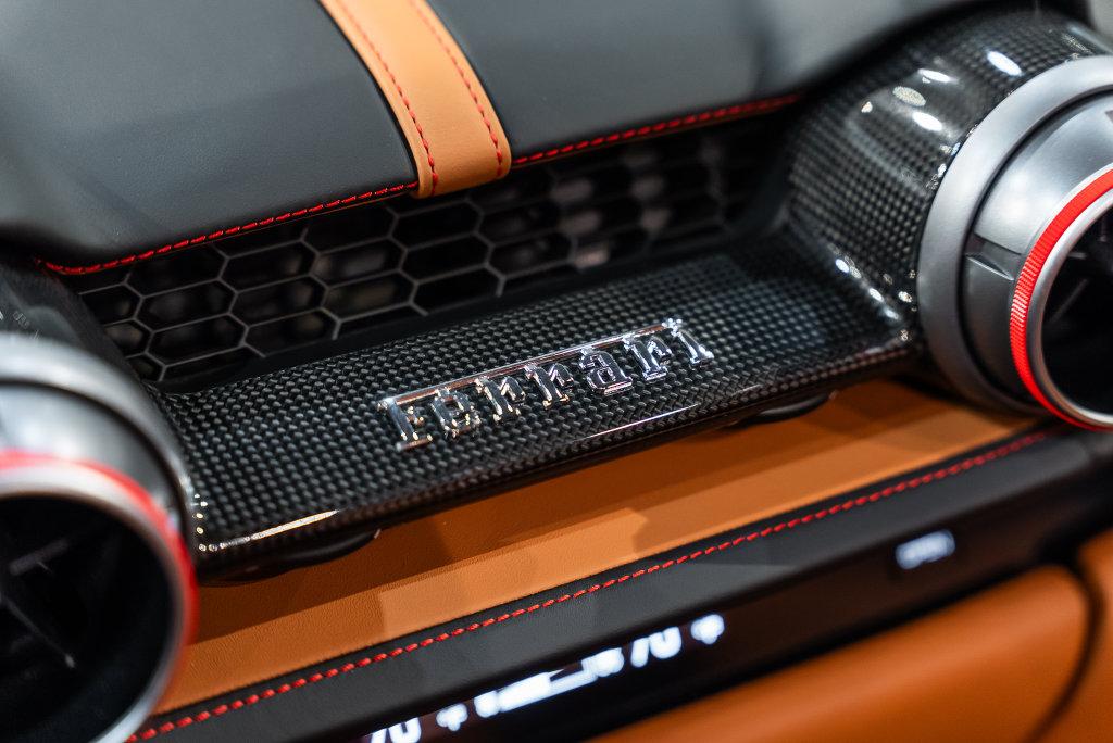 http://www.koenigseggchicago.com/galleria_images/194/194_p42_l.jpg