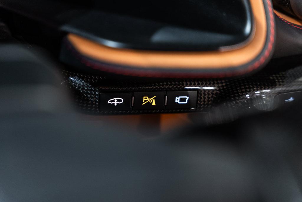 http://www.koenigseggchicago.com/galleria_images/194/194_p45_l.jpg