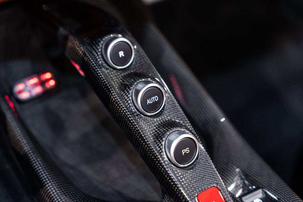 http://www.koenigseggchicago.com/galleria_images/194/194_p49_l.jpg