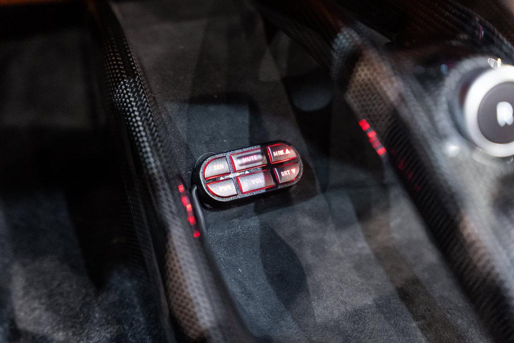 http://www.koenigseggchicago.com/galleria_images/194/194_p50_l.jpg