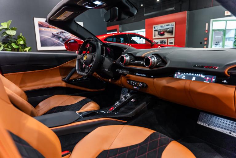 http://www.koenigseggchicago.com/galleria_images/194/194_p54_f.jpg