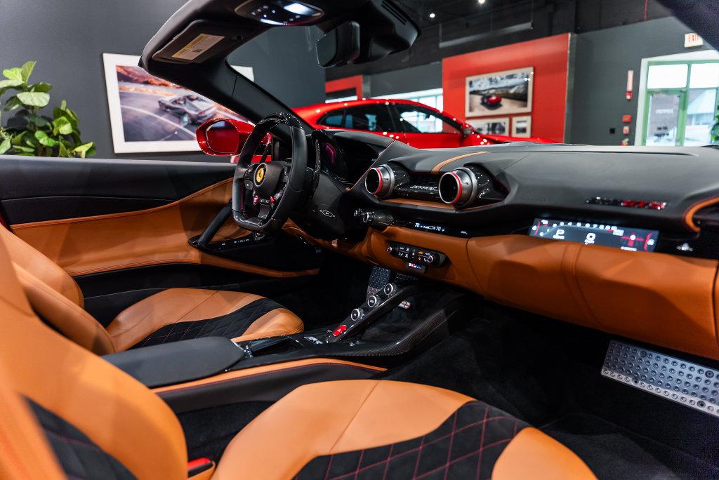 http://www.koenigseggchicago.com/galleria_images/194/194_p54_l.jpg