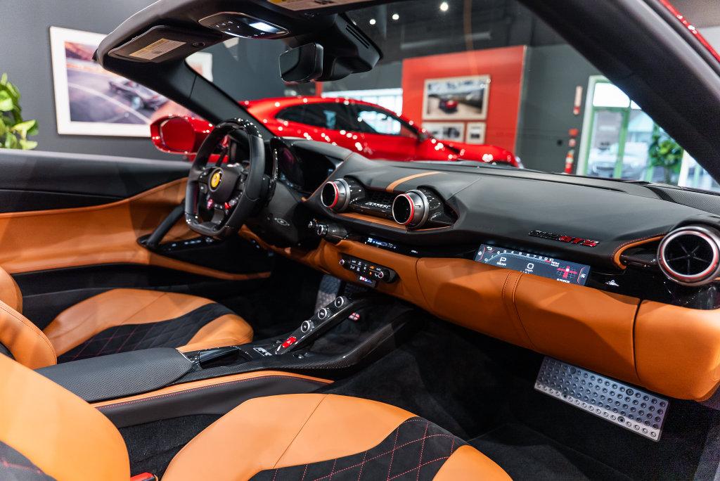 http://www.koenigseggchicago.com/galleria_images/194/194_p56_l.jpg