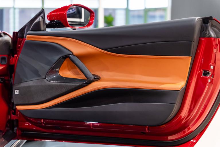 http://www.koenigseggchicago.com/galleria_images/194/194_p57_f.jpg