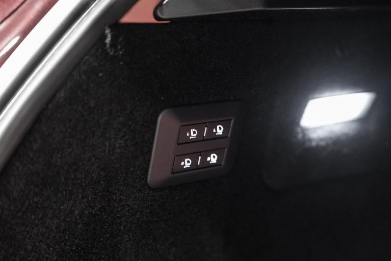 http://www.koenigseggchicago.com/galleria_images/195/195_p27_f.jpg