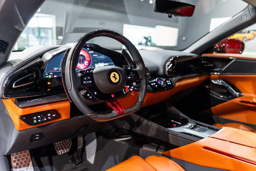 http://www.koenigseggchicago.com/galleria_images/195/195_p34_l.jpg