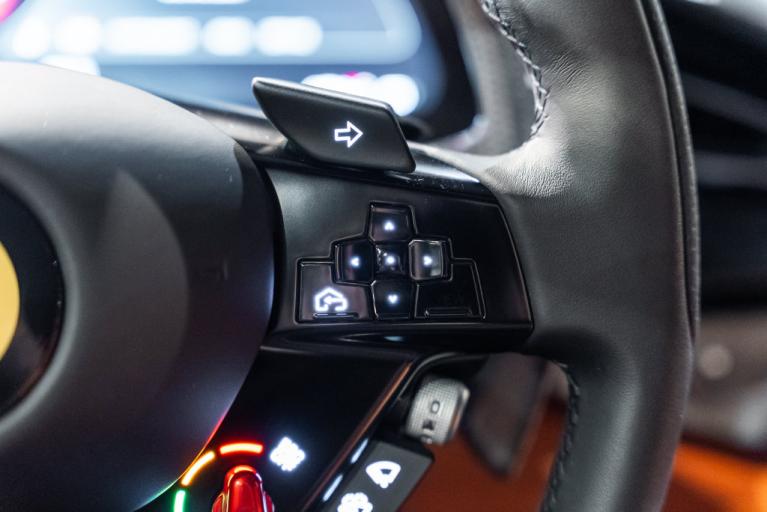 http://www.koenigseggchicago.com/galleria_images/195/195_p36_f.jpg