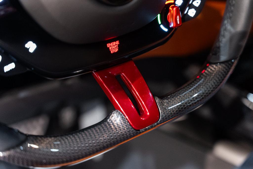 http://www.koenigseggchicago.com/galleria_images/195/195_p40_l.jpg