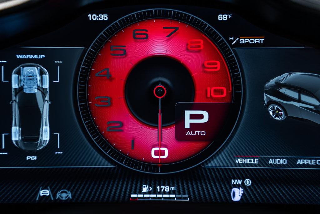 http://www.koenigseggchicago.com/galleria_images/195/195_p42_l.jpg