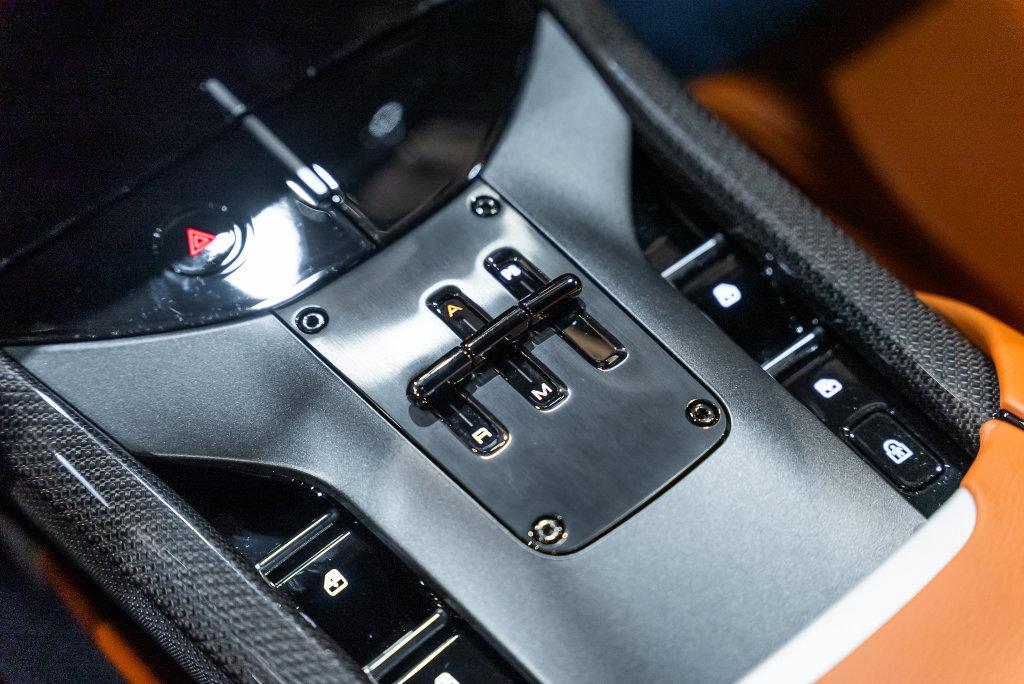 http://www.koenigseggchicago.com/galleria_images/195/195_p47_l.jpg