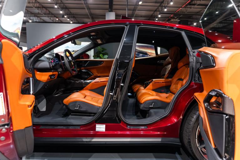 http://www.koenigseggchicago.com/galleria_images/195/195_p54_f.jpg