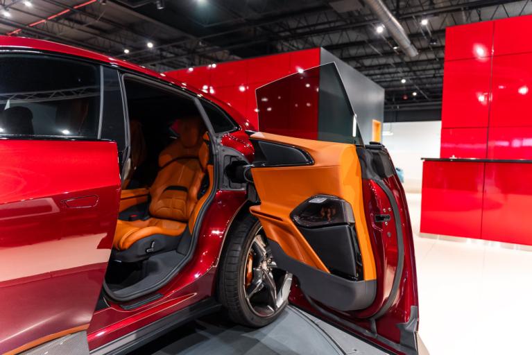 http://www.koenigseggchicago.com/galleria_images/195/195_p55_f.jpg
