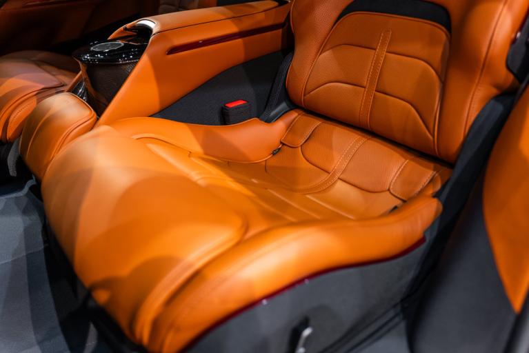 http://www.koenigseggchicago.com/galleria_images/195/195_p58_f.jpg