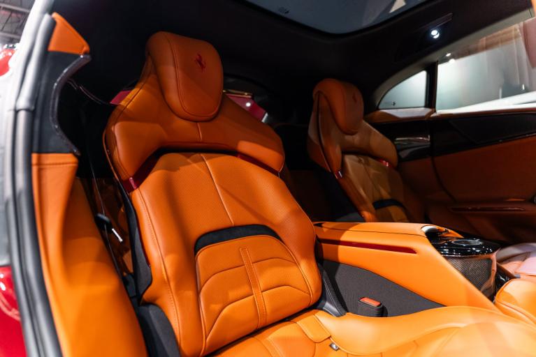 http://www.koenigseggchicago.com/galleria_images/195/195_p60_f.jpg