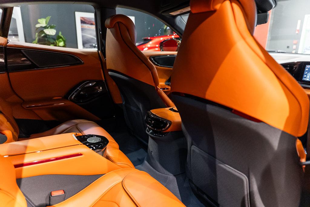 http://www.koenigseggchicago.com/galleria_images/195/195_p63_l.jpg