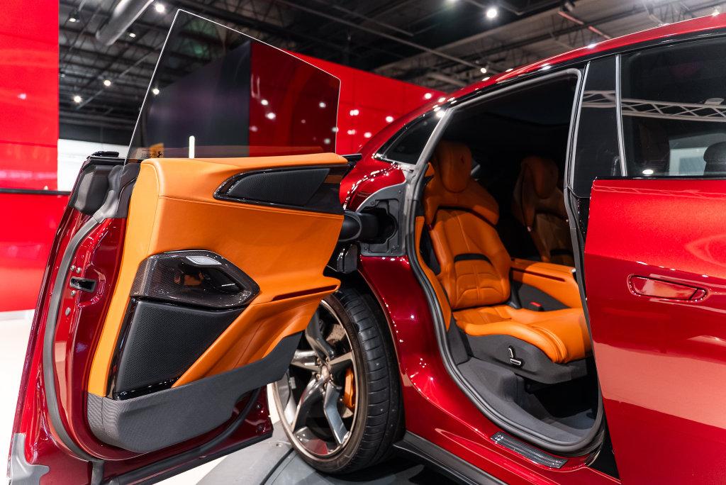 http://www.koenigseggchicago.com/galleria_images/195/195_p64_l.jpg