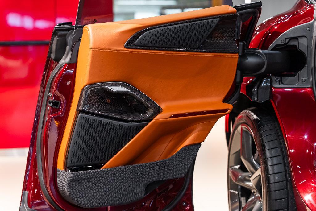 http://www.koenigseggchicago.com/galleria_images/195/195_p65_l.jpg
