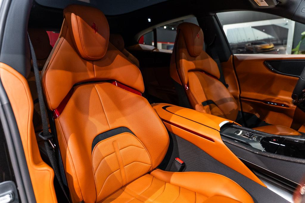 http://www.koenigseggchicago.com/galleria_images/195/195_p69_l.jpg