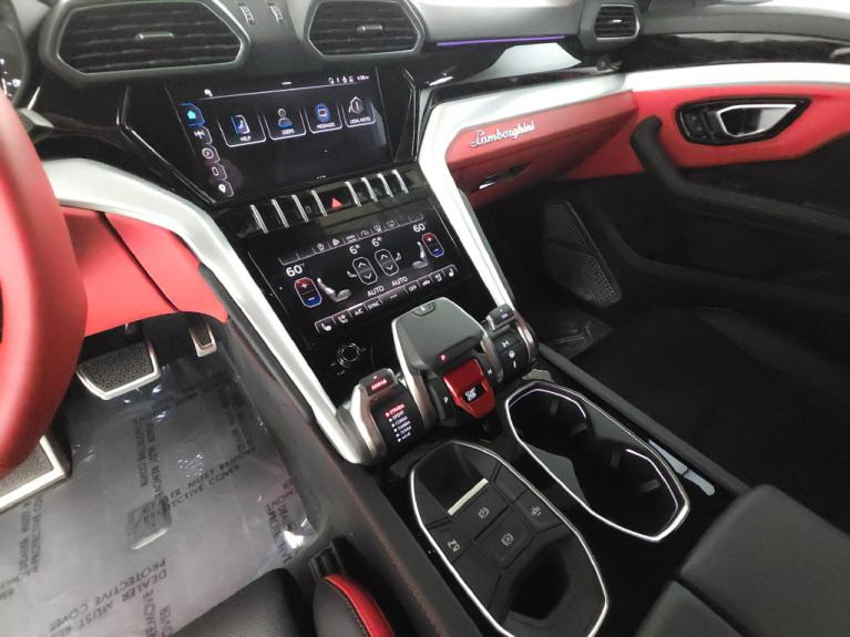 http://www.koenigseggchicago.com/galleria_images/196/196_p14_f.jpg