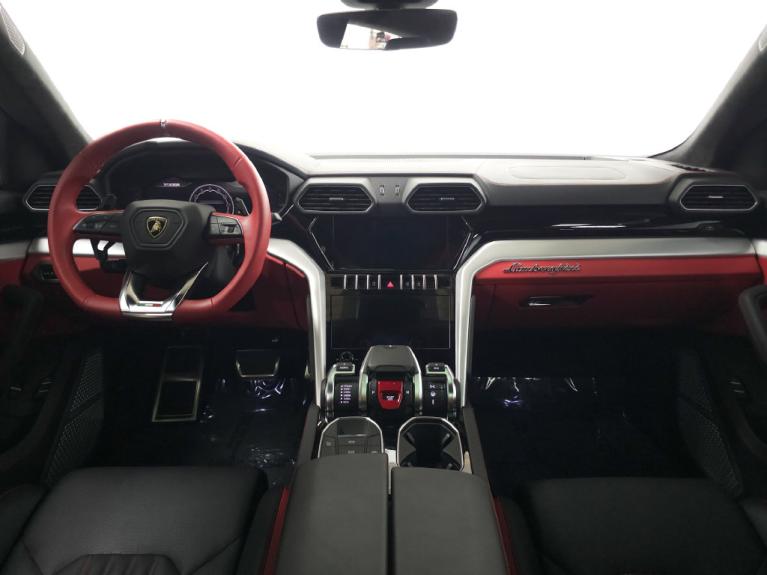 http://www.koenigseggchicago.com/galleria_images/196/196_p20_f.jpg