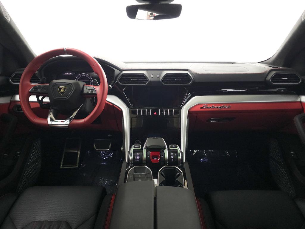 http://www.koenigseggchicago.com/galleria_images/196/196_p20_l.jpg