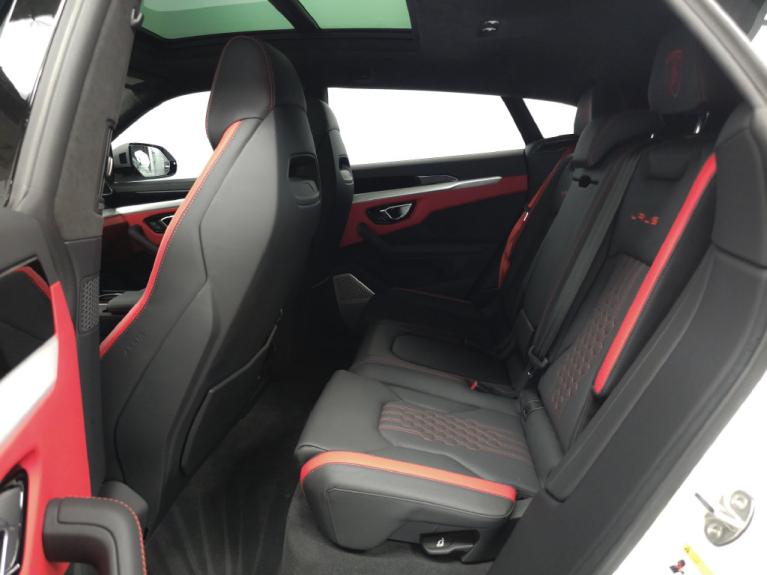 http://www.koenigseggchicago.com/galleria_images/196/196_p21_f.jpg