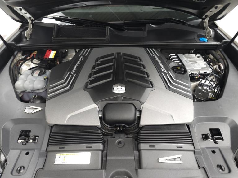 http://www.koenigseggchicago.com/galleria_images/196/196_p30_f.jpg