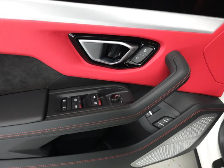 http://www.koenigseggchicago.com/galleria_images/196/196_p6_f.jpg