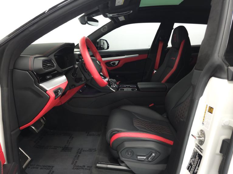 http://www.koenigseggchicago.com/galleria_images/196/196_p7_f.jpg