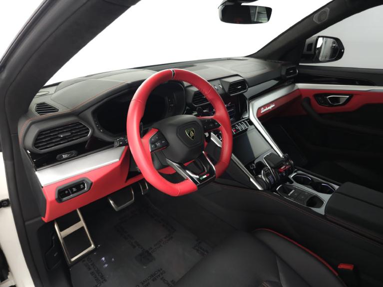 http://www.koenigseggchicago.com/galleria_images/196/196_p8_f.jpg