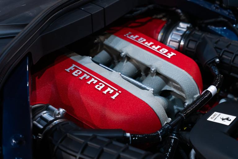 http://www.koenigseggchicago.com/galleria_images/197/197_p21_f.jpg