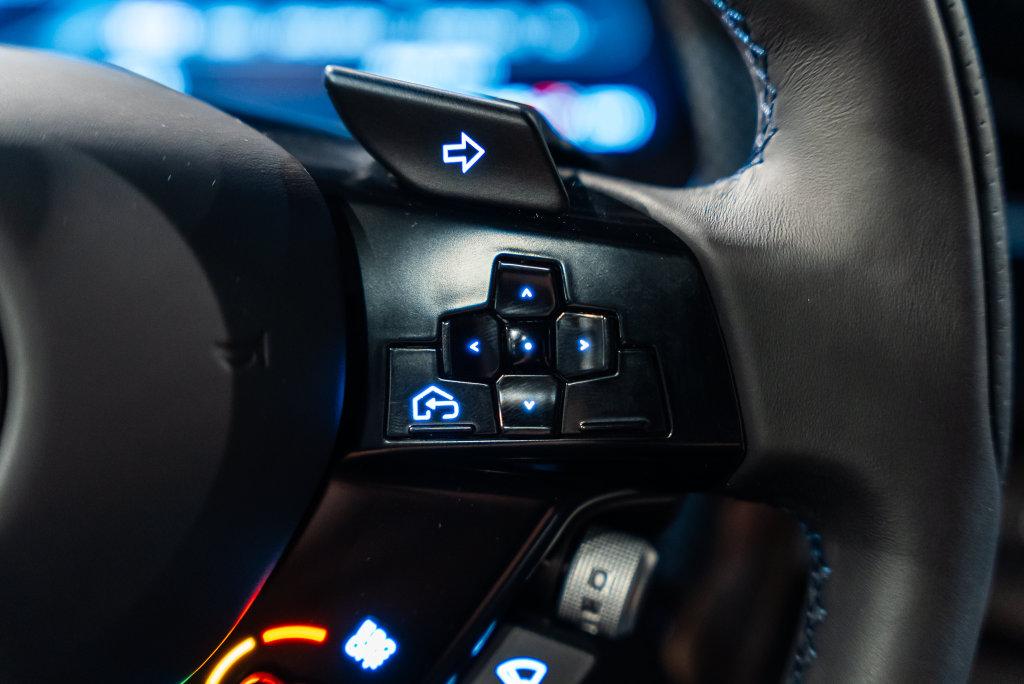 http://www.koenigseggchicago.com/galleria_images/197/197_p32_l.jpg