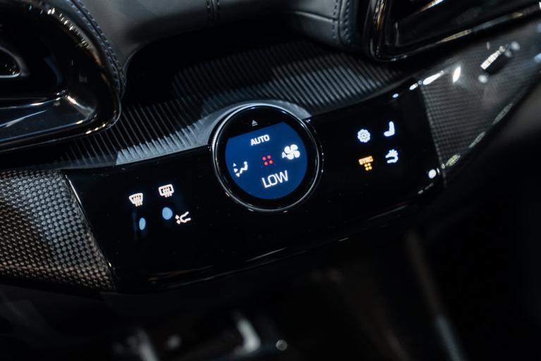 http://www.koenigseggchicago.com/galleria_images/197/197_p40_f.jpg