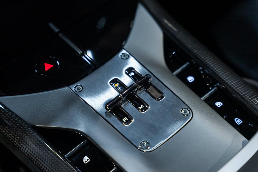 http://www.koenigseggchicago.com/galleria_images/197/197_p42_l.jpg