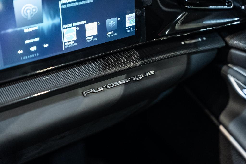 http://www.koenigseggchicago.com/galleria_images/197/197_p44_l.jpg
