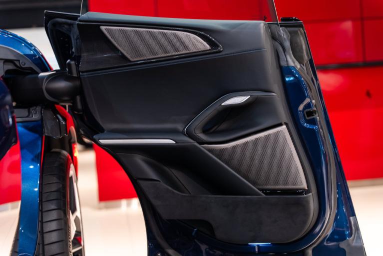http://www.koenigseggchicago.com/galleria_images/197/197_p48_f.jpg
