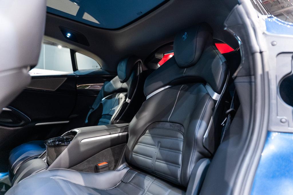 http://www.koenigseggchicago.com/galleria_images/197/197_p50_l.jpg