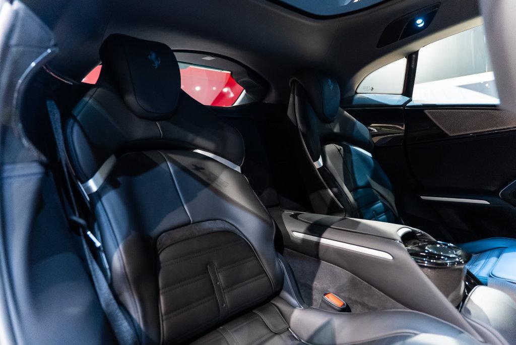 http://www.koenigseggchicago.com/galleria_images/197/197_p52_l.jpg