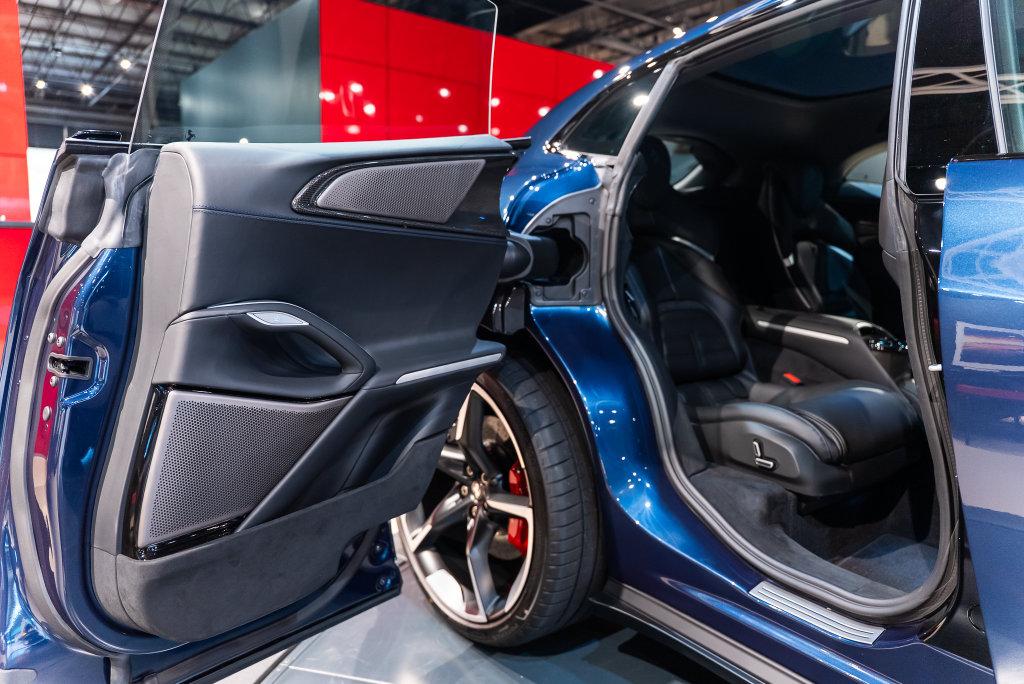 http://www.koenigseggchicago.com/galleria_images/197/197_p55_l.jpg