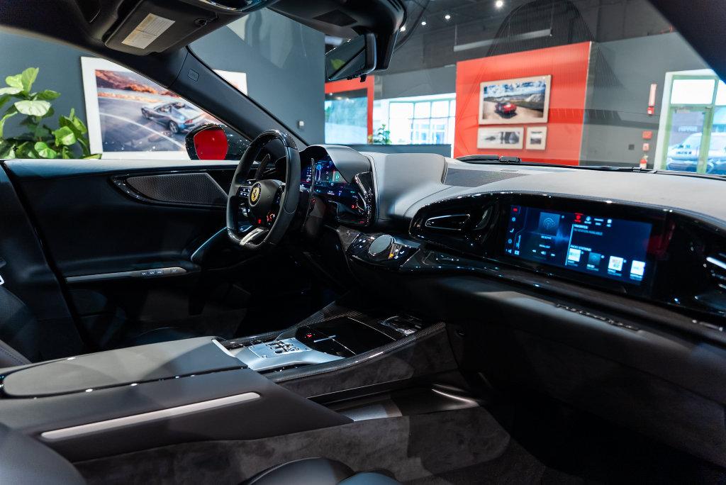 http://www.koenigseggchicago.com/galleria_images/197/197_p56_l.jpg