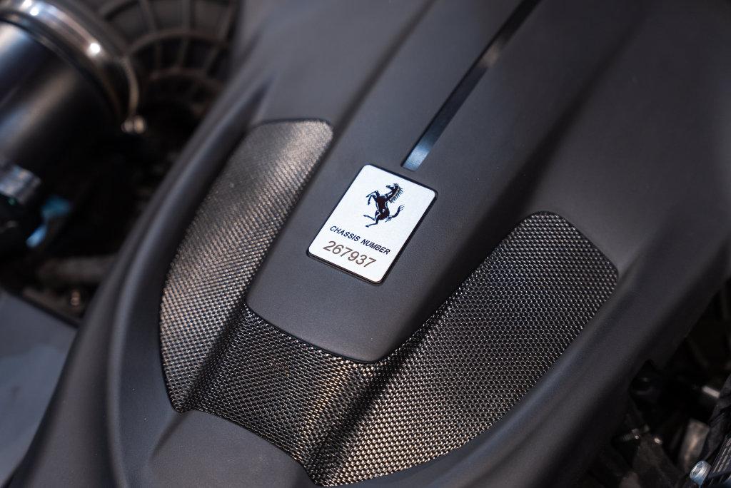 http://www.koenigseggchicago.com/galleria_images/198/198_p20_l.jpg