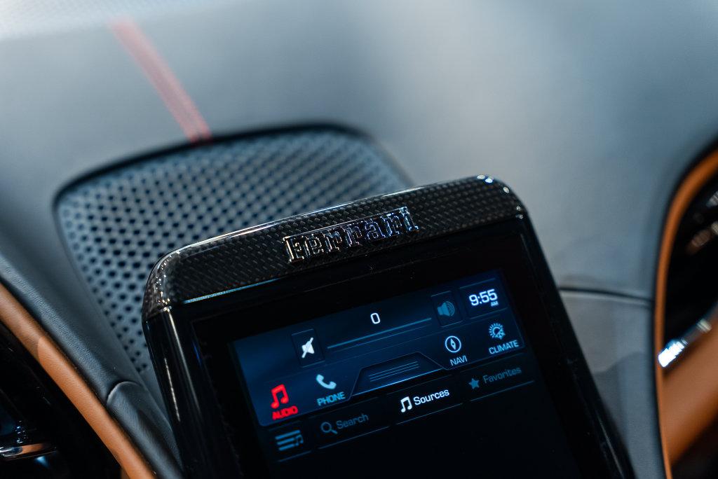 http://www.koenigseggchicago.com/galleria_images/198/198_p34_l.jpg