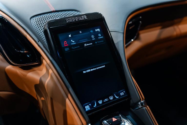 http://www.koenigseggchicago.com/galleria_images/198/198_p35_f.jpg