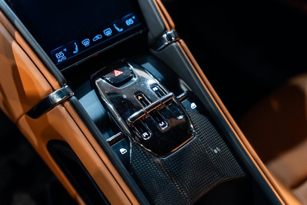 http://www.koenigseggchicago.com/galleria_images/198/198_p36_l.jpg