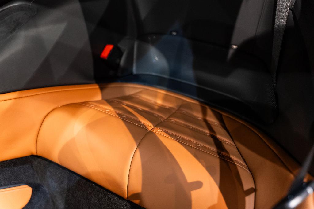 http://www.koenigseggchicago.com/galleria_images/198/198_p41_l.jpg