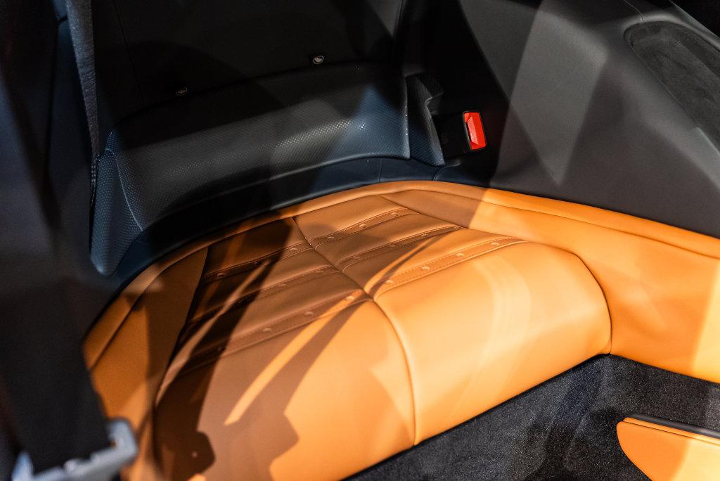 http://www.koenigseggchicago.com/galleria_images/198/198_p44_l.jpg