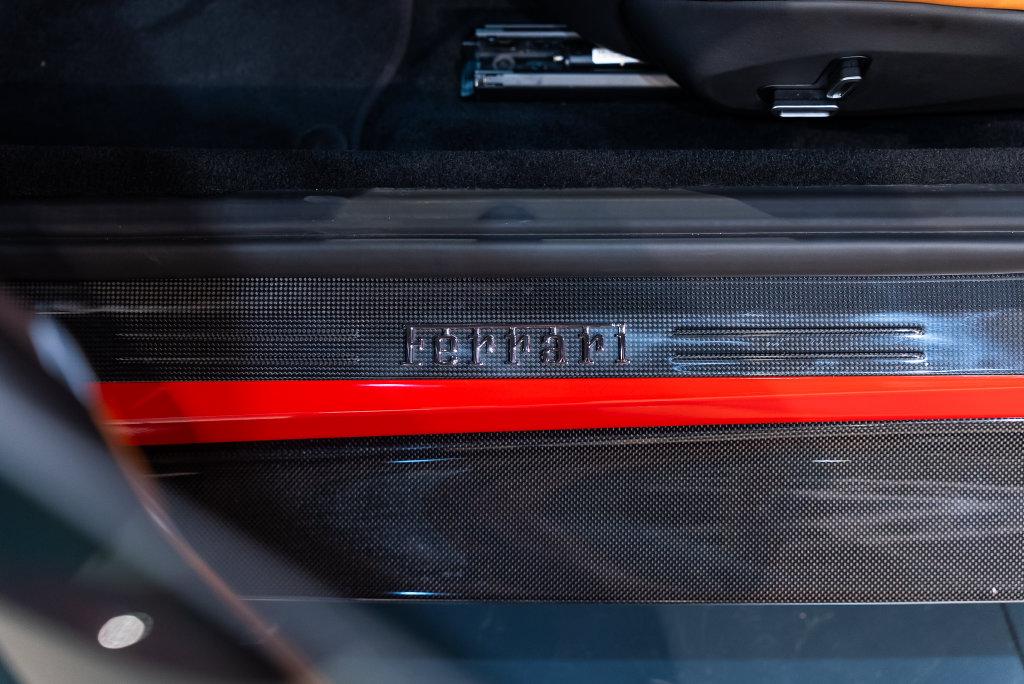 http://www.koenigseggchicago.com/galleria_images/198/198_p50_l.jpg